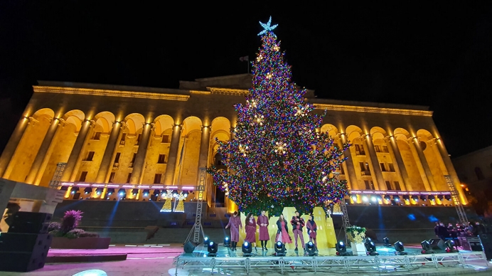 Tbilisi’s main Christmas tree to light up on December, 14 | Rustavi2