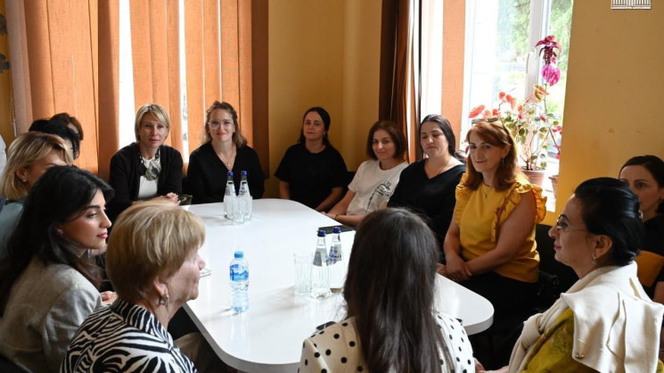 პარლამენტის წევრები ხულოს მუნიციპალიტეტში ქალთა სოციალურ-ეკონომიკური გაძლიერების პროგრამებს გაეცნენ | Rustavi2