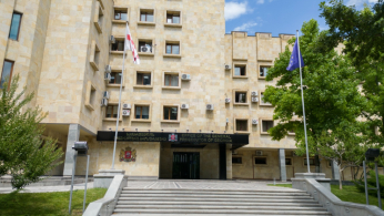 პროკურატურის მტკიცებულებების საფუძველზე ანგარებით და შეკვეთით განზრახ მკვლელობის მომზადების, იარაღის და საბრძოლო მასალის შეძენა, შენახვა, ტარების, "ქურდული სამყაროს" წევრობის და გამოძალვის ფაქტებზე ბრალდებულებს 17 და 20 წლით პატიმრობა მიესაჯათ