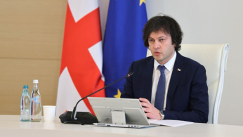 ირაკლი კობახიძე: გვახსოვს, როგორ მიესალმებოდნენ დღევანდელი მთავარი "რუსოფობები" - ხოშტარია, ჯაფარიძე და სხვები რუს ტურისტებს, რუსულ ფულს, რომელსაც მაშინ "სუნი არ ჰქონდა". ეს მაშინ, რაც რუსეთს აფხაზეთისა და სამხრეთ ოსეთის დამოუკიდებლობა აღიარებული აქვს