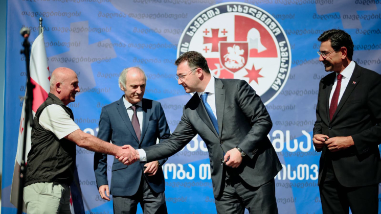 იმერეთის რეგიონში მცხოვრებ ვეტერან ფერმერებს 20 ტრაქტორი გადაეცათ
