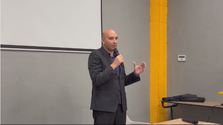 პოლიტიკური ველი უკვე ძალიან გაწმენდილია იმ მხრივ, რომ ის ძალები, რომლებიც მხოლოდ მატერიალური ინტერესებით იყვნენ ამოძრავებულნი, უკვე აღარ არიან - ირაკლი ფავლენიშვილი | Rustavi2