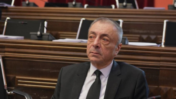 შემცირებული დაფინანსების გადანაწილებისთვის ბრძოლას უყურებთ, არაფერია ისეთი, მაღალ მატერიებს ნუ გამოეკიდებით - თენგიზ შარმანაშვილი ოპოზიციის დაპირისპირებაზე