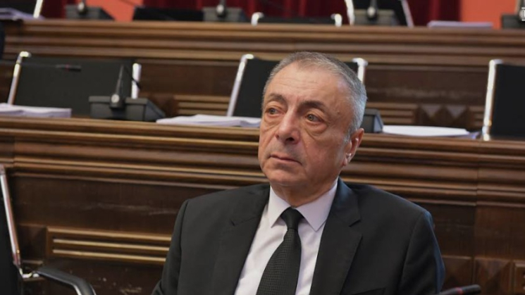 შემცირებული დაფინანსების გადანაწილებისთვის ბრძოლას უყურებთ, არაფერია ისეთი, მაღალ მატერიებს ნუ გამოეკიდებით - თენგიზ შარმანაშვილი​ ოპოზიციის დაპირისპირებაზე