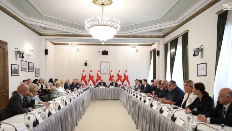 პარლამენტში აფხაზეთის ავტონომიური რესპუბლიკის მთავრობის თავმჯდომარეს მოუსმინეს