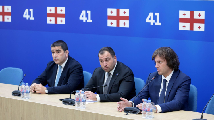 "ქართული ოცნების" გორგასლის ოფისში საპარლამენტო უმრავლესობის სხდომა გაიმართა, რომელსაც პარტიის თავმჯდომარე, პრემიერ-მინისტრი, ირაკლი კობახიძე დაესწრო