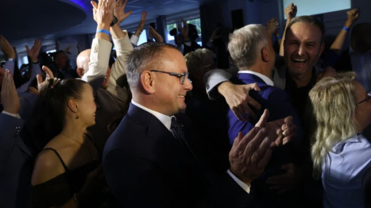 politico: პარტიამ "ალტერნატივა გერმანიისთვის" მეკლენბურგ-წინა პომერანიის რეგიონულ არჩევნებში ხმების 37% მიიღო და პირველი ადგილი დაიკავა. არჩევნების შედეგები კატასტროფულად მძიმეა ფრიდრიხ მერცისთვის, რომელმაც ხმების მხოლოდ 5.5% მიიღო | Rustavi2