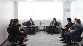 პრემიერი: გაეროს გენერალური ასამბლეის ფარგლებში შევხვდი ნაურუს რესპუბლიკის პრეზიდენტს, დიპლომატიური ურთიერთობების დამყარების შესახებ ოქმის ხელმოწერით ჩვენს ქვეყნებს შორის ურთიერთობების ახალი ეტაპი იწყება