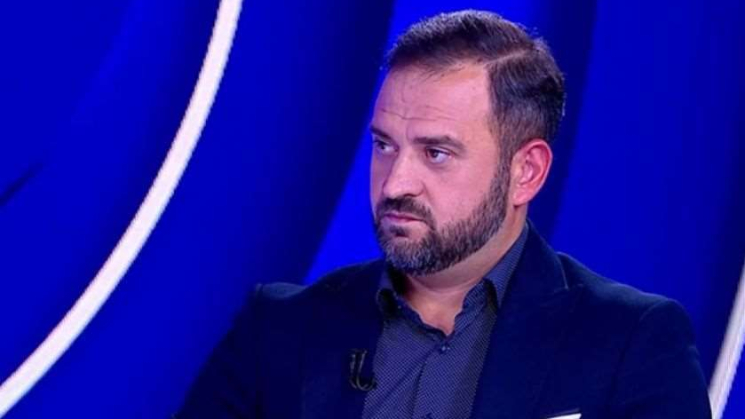 დავით ჩიხელიძე: საფრანგეთმა მოსწავლეების წინააღმდეგ ცრემლსადენი გაზის გამოყენებით და დაკავებით მსოფლიოს დემოკრატიის ახალი "სტანდარტი" შესთავაზა. ამის შემდეგ საფრანგეთი თავს უფლებას აძლევს თითი გამოიშვიროს და დემოკრატიაზე ლექციები გვიკითხოს
