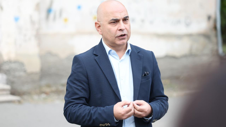 ლევან ღირსიაშვილი და ილია ბეგიაშვილი ველისციხის საჯარო სკოლის წარმომადგენლებსა და მოსწავლეთა მშობლებს შეხვდნენ